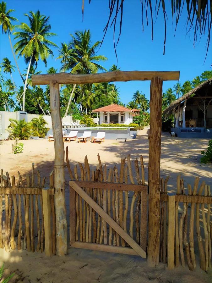 Sleeping Elephant Beach Resort Tangalle Exteriör bild