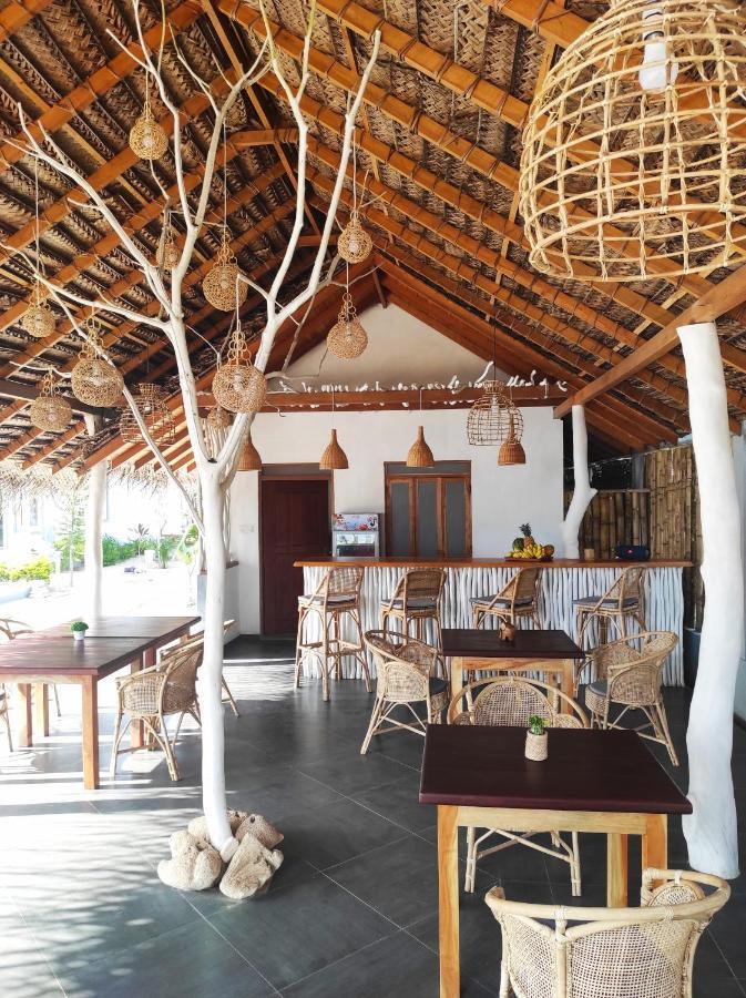 Sleeping Elephant Beach Resort Tangalle Exteriör bild
