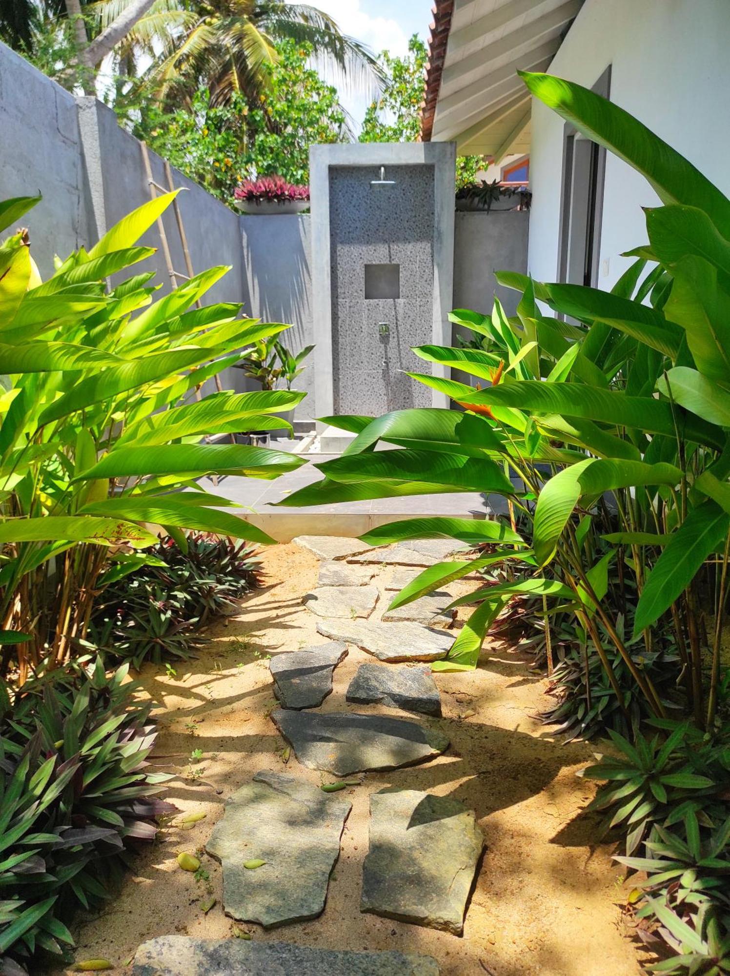 Sleeping Elephant Beach Resort Tangalle Exteriör bild