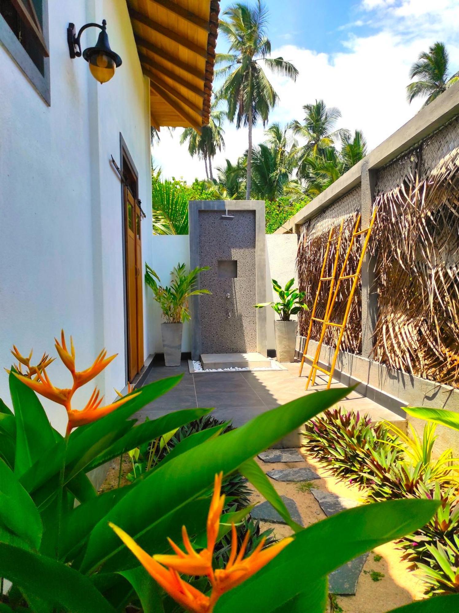 Sleeping Elephant Beach Resort Tangalle Exteriör bild