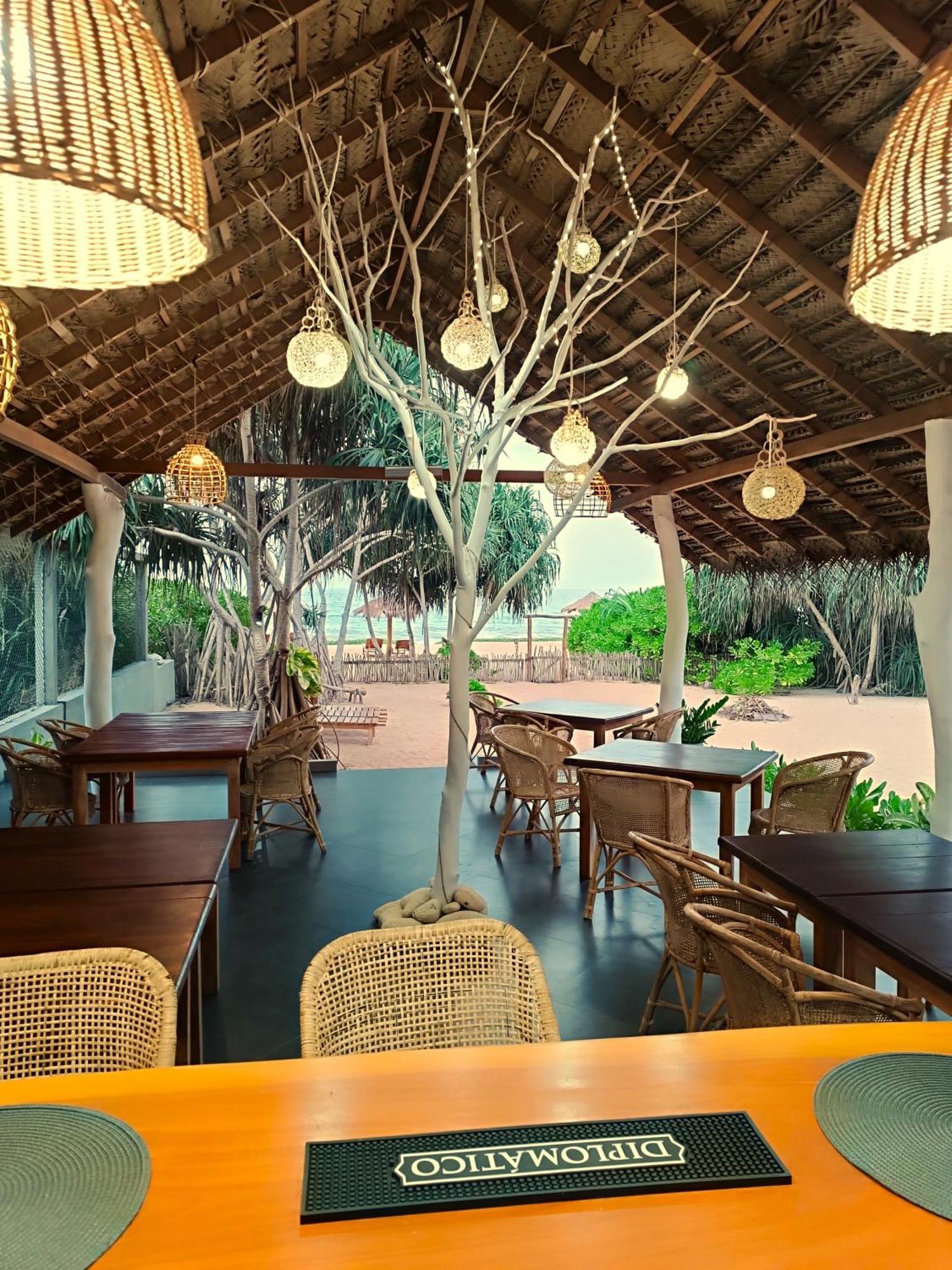 Sleeping Elephant Beach Resort Tangalle Exteriör bild