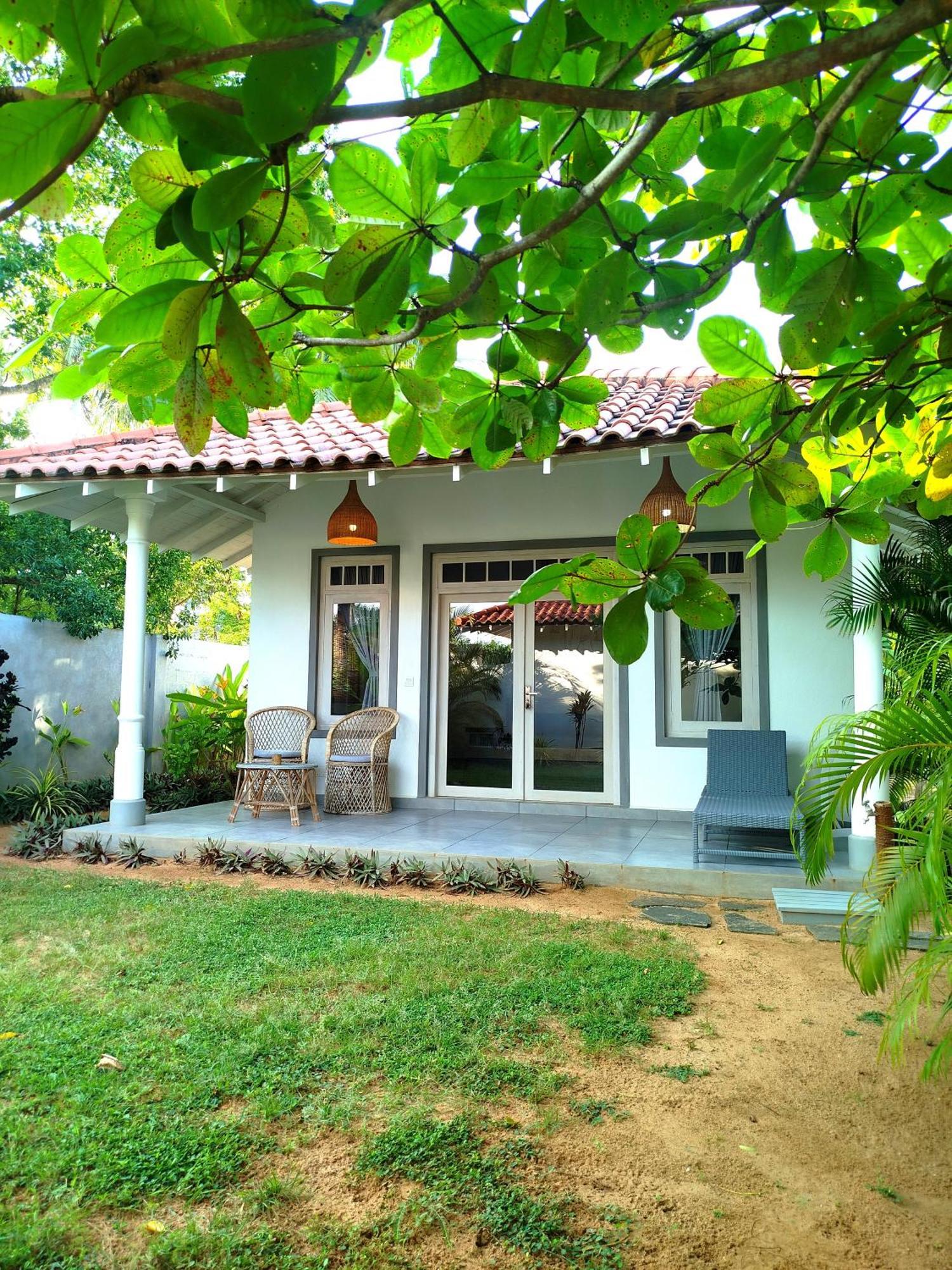 Sleeping Elephant Beach Resort Tangalle Exteriör bild