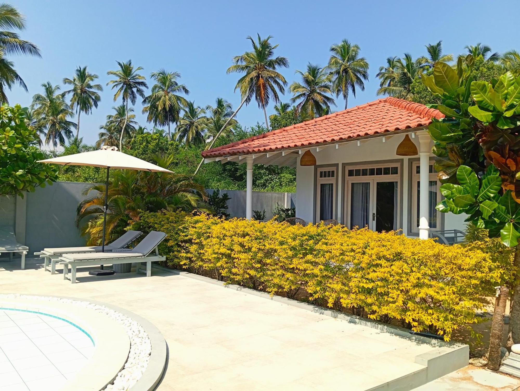 Sleeping Elephant Beach Resort Tangalle Exteriör bild