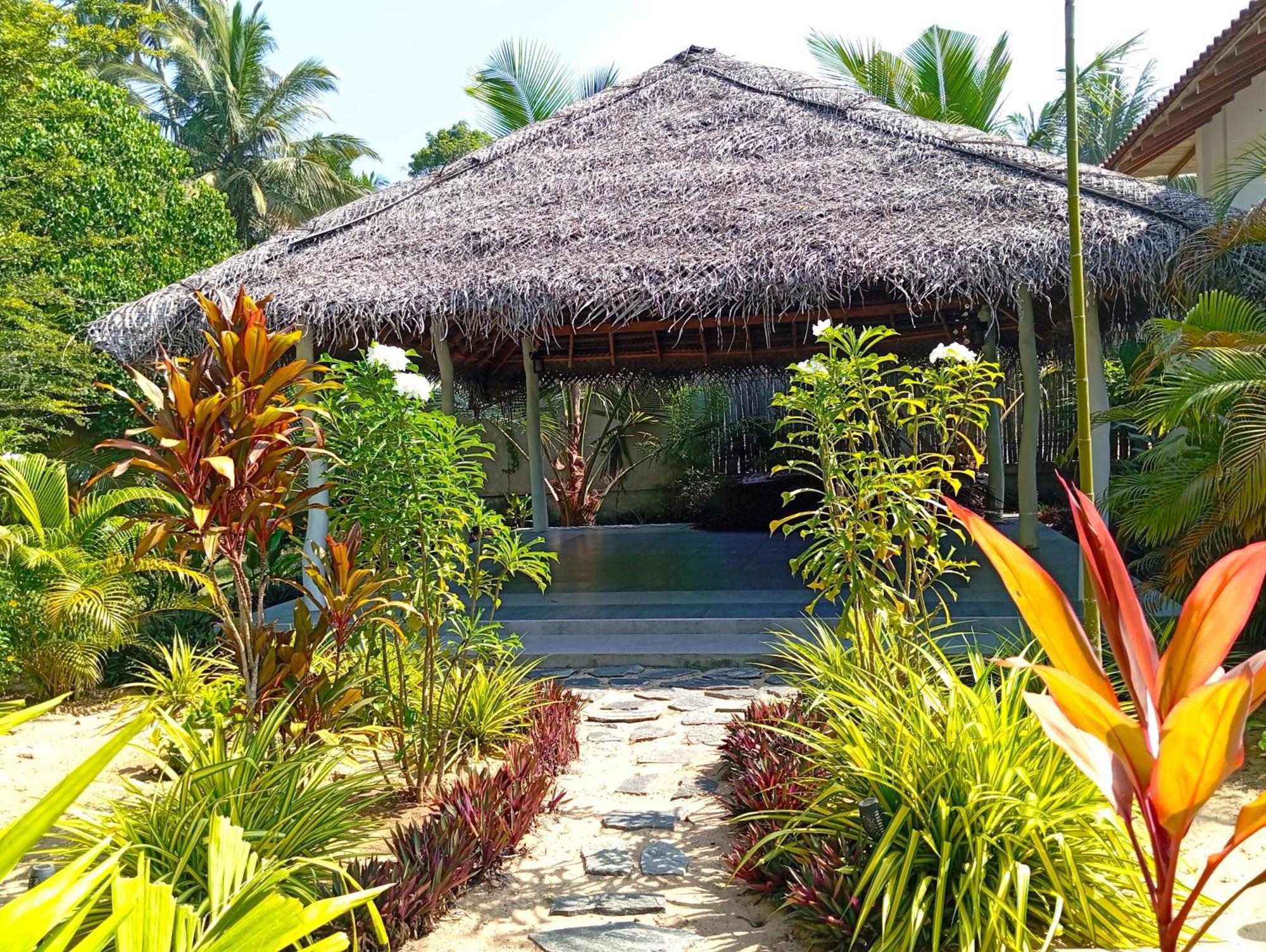 Sleeping Elephant Beach Resort Tangalle Exteriör bild